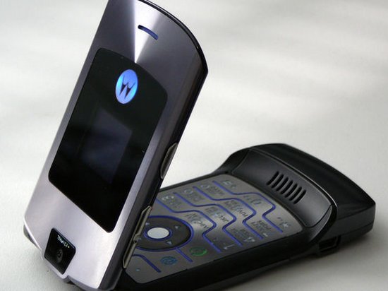 Компания Lenovo планирует возродить знаменитый телефон Motorola Razr V3