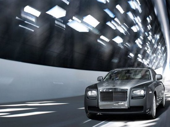 Rolls-Royce представил роскошный седан в «бриллиантовом» кузове (фото)