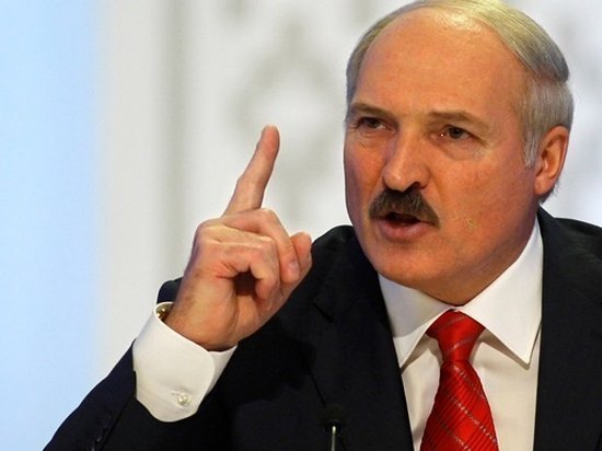 Александр Лукашенко приказал чиновникам трудоустроить их родственников