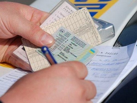 В Крыму водителей будут штрафовать за украинские права