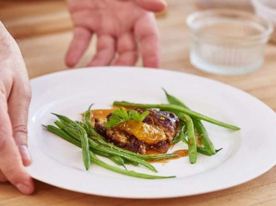 Американские исследователи вырастили в пробирке мясо курицы и утки (видео)