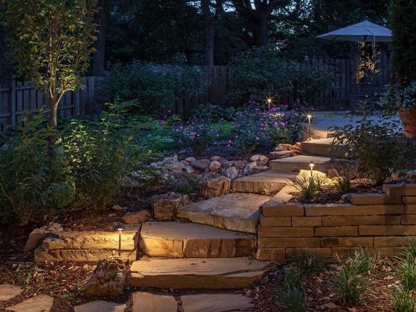 Садовое освещение — неотъемлемый элемент ландшафтного дизайна