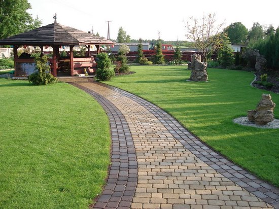 Тротуарная плитка для загородного дома: советы по выбору