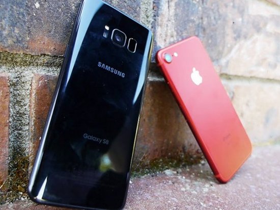 Флагманы iPhone 7 и Samsung Galaxy S8 испытали на прочность в краш-тестах (видео)