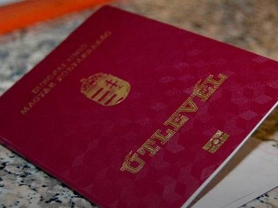 Будапешт требует двойное гражданство для венгров в Украине