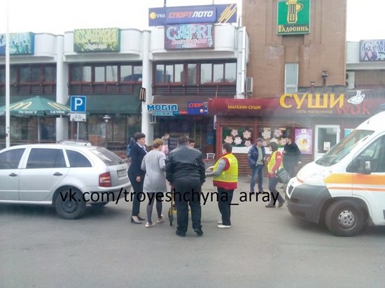 Автомобиль Надежды Савченко в Киеве сбил женщину