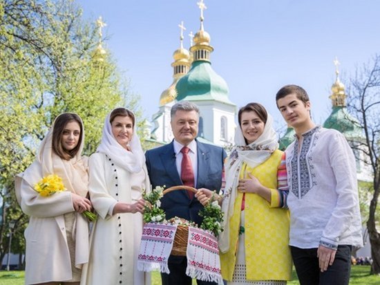 Петр Порошенко поздравил украинцев с праздником Пасхи (видео)