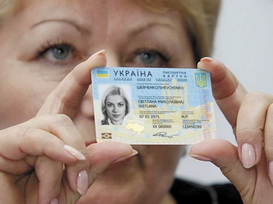 Банки отказываются обслуживать украинцев с ID-паспортами