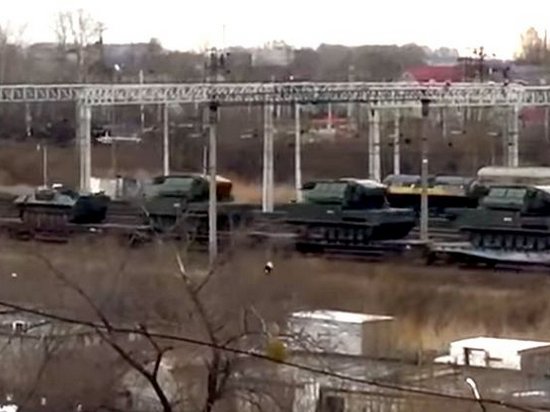 СМИ: РФ перебрасывает военную технику к границе с Северной Кореей (видео)
