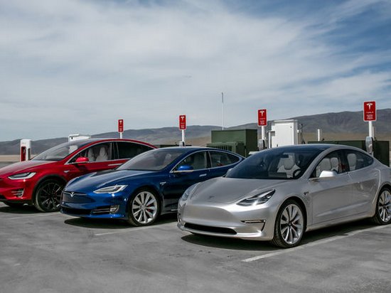 Компания Tesla отзывает более 50 тысяч авто из-за технических неполадок