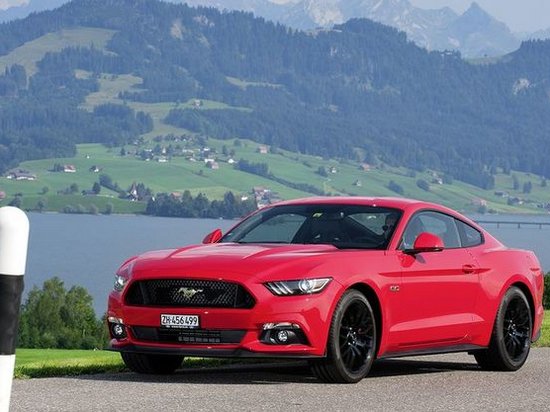 Ford Mustang стал самым продаваемым спорткаром 2016 года