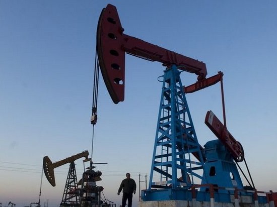 Цены на нефть потянуло вниз по новостям из США