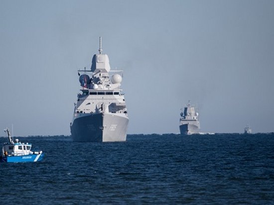 В Эстонию прибыло несколько кораблей НАТО (фото)