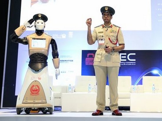 Первый робот-полицейский Robocop вышел на службу в Дубае (видео)