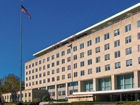 Госдеп США намерен второе сократить помощь Украине