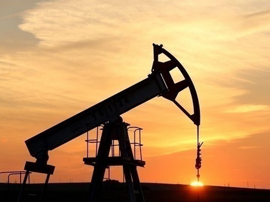 Цена на нефть упала ниже 50 долларов баррель