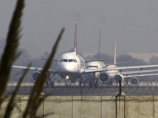 В Индии нетрезвый россиянин попытался выйти из летевшего пассажирского самолета