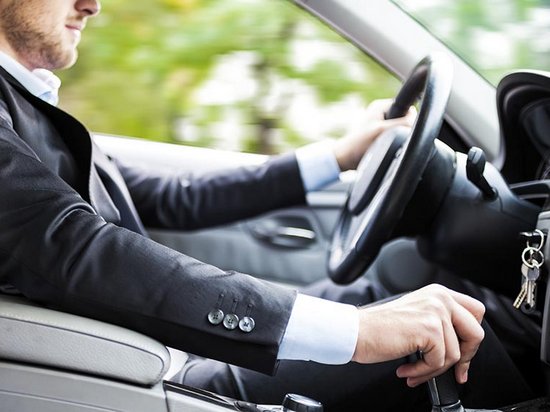 Для чего нужен подлокотник в автомобиле?