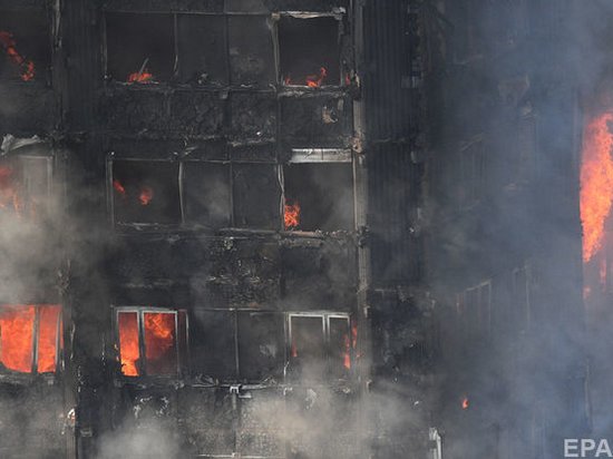 При пожаре в лондонской высотке мужчина поймал ребенка, которого бросили с 10 этажа (видео)