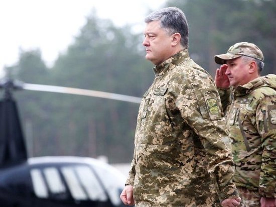 Президент прокомментировал вероятность военного положения в Украине (видео)