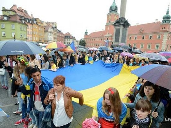 Сейм в Польше принял новые правила работы для украинцев