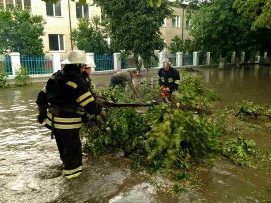 Из-за непогоды обесточены более 700 населенных пунктов в шести областях Украины