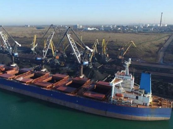 В Украину прибыло судно с углем из Африки