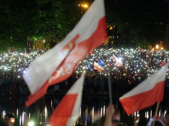 Сенат Польши принял спорный закон о Верховном суде