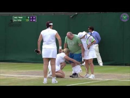 Бельгийская теннисистка заставила раздававшего советы зрителя выйти на корт и сыграть (видео)