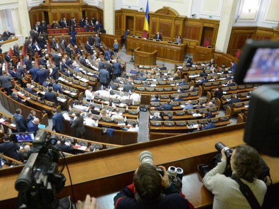 Украинским депутатам увеличат выплаты за жилье