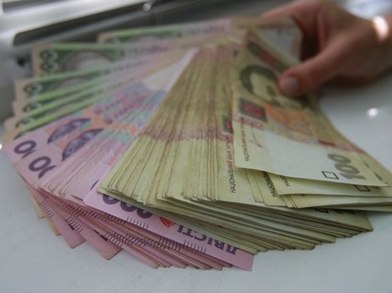 Реальная зарплата в Украине выросла почти на 19%