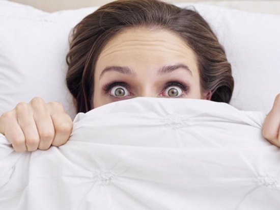 Исследователи связали длительный сон с кошмарами