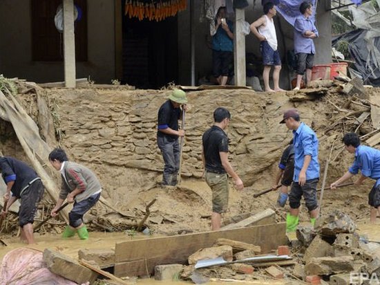 Потоп во Вьетнаме: десятки погибших и без вести пропавших (видео)