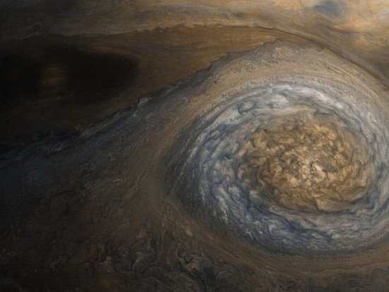 Агентство NASA опубликовало снимок гигантского урагана на Юпитере (фото)