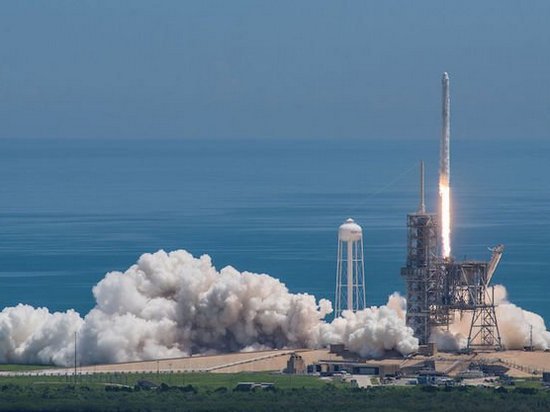 Компания SpaceX успешно отправила на МКС ракету Falcon 9