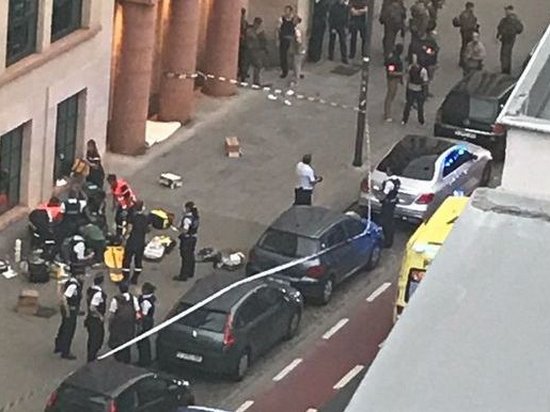 Неизвестный напал на военный патруль в центре Брюсселя