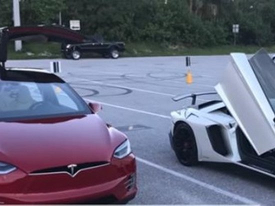 Tesla обогнал спорткар Lamborghini (видео)