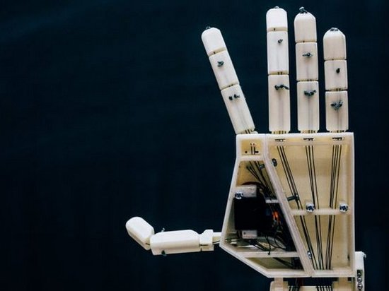 Бельгийские студенты создали роботизированную руку для сурдоперевода (видео)