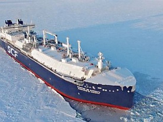 Первый танкер со сжиженным газом пересек Арктику без ледокола