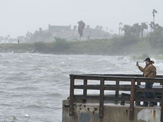 Ураган Харви в США ослаб до уровня тропического шторма