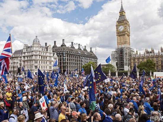 В Лондоне тысячи демонстрантов вышли на акцию против Brexit