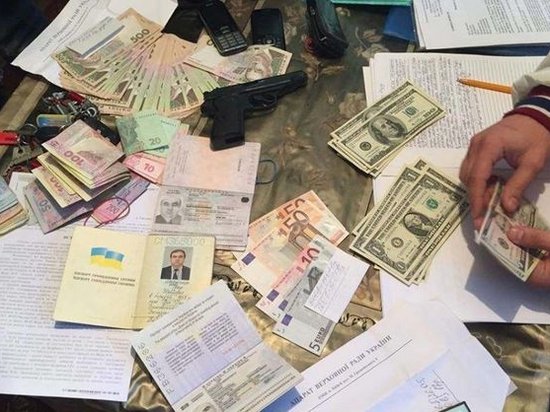 На Закарпатье помощник нардепа погорел на взятке в 150 тыс. грн