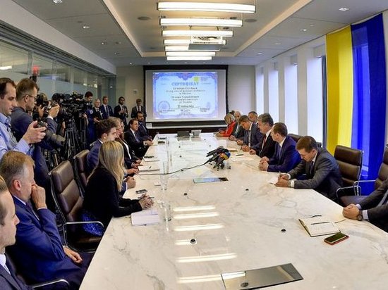 Порошенко: Украина разместила 15-летние облигации на $3 млрд
