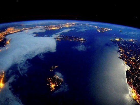 Астронавты NASA попытались убедить рэпера, что Земля — круглая