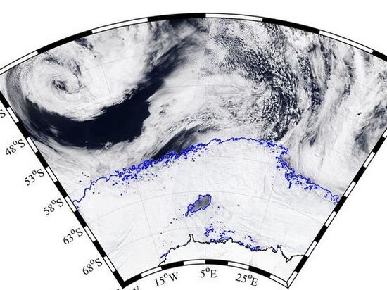 Во льдах Антарктиды обнаружили гигантскую дыру