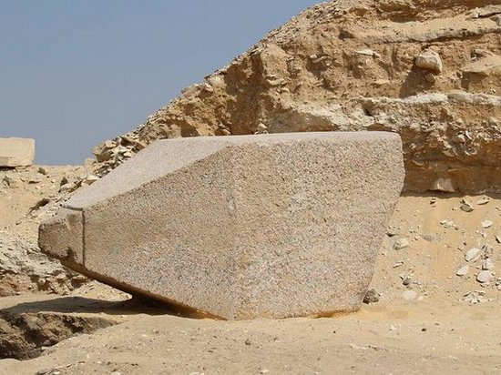 Возле Каира обнаружили обелиск возрастом 4 тысячи лет
