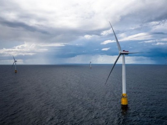 В Шотландии заработала первая в мире плавучая ветровая электростанция (видео)