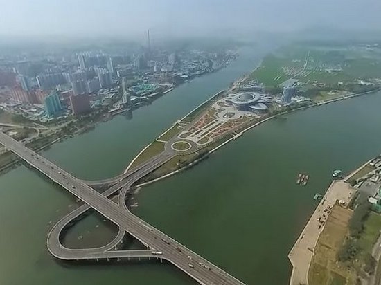 Фотографу на удалось снять панорамное видео в небе над столицей КНДР (видео)
