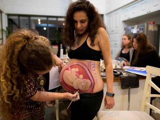 Великобритания просит отменить термин «беременная женщина»
