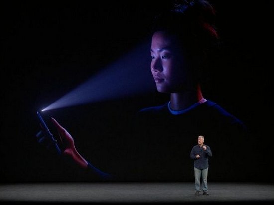 СМИ: Apple снизила точность Face ID, чтобы пораньше выпустить iPhone X